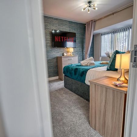 Stylish House - B'Ham Airport And Nec, Jlr Solihull, Business & Leisure Stays - Aspen House Номер фото