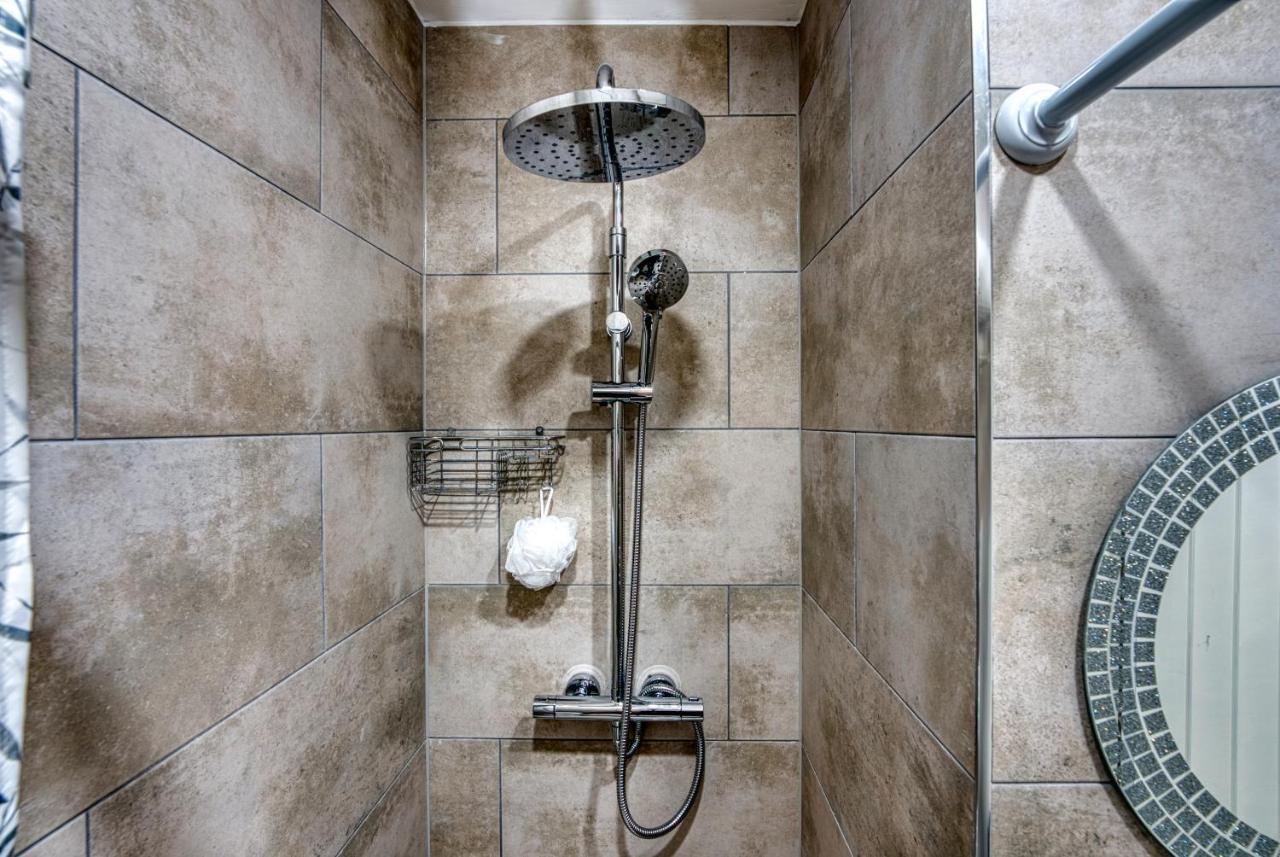 Stylish House - B'Ham Airport And Nec, Jlr Solihull, Business & Leisure Stays - Aspen House Номер фото